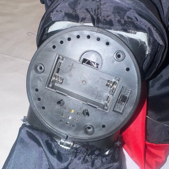 Vintage Gemmy Halloween 24” Hanging Animated Vampire Decoration - Picture 4 of 7